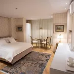 Seven Luxury تيرانا