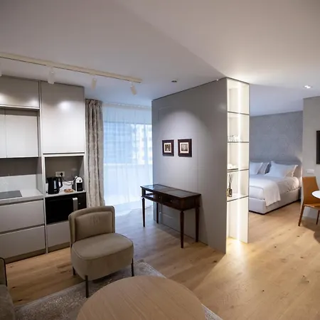 Seven Luxury * Tiran