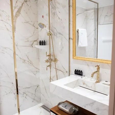 Seven Luxury Tiran