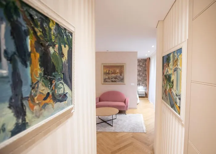 Seven Luxury * Tirana