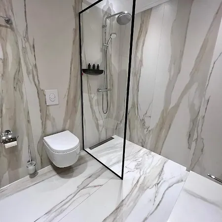 Seven Luxury Apartment