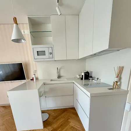 Seven Luxury טיראנה