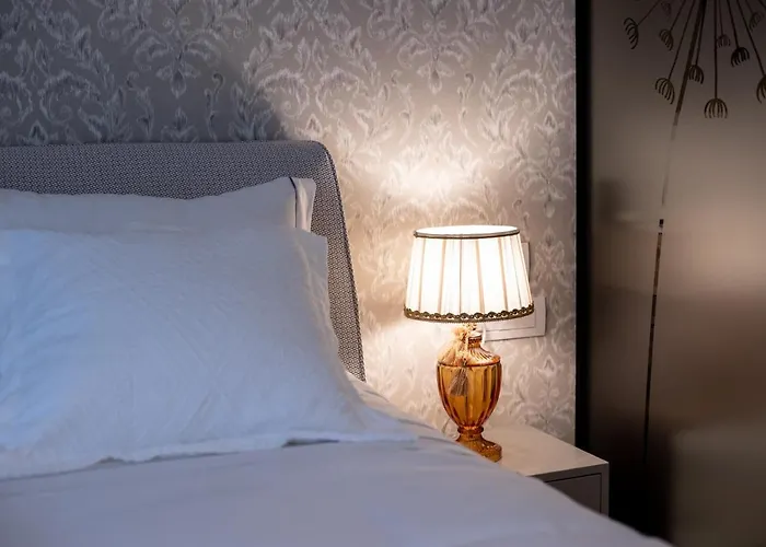 Seven Luxury Apartment *