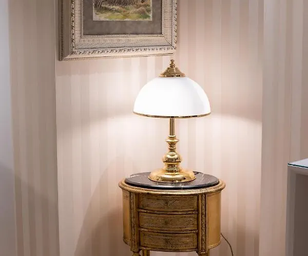 Seven Luxury * טיראנה