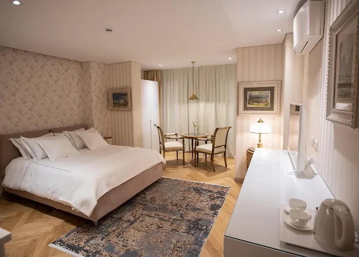 Seven Luxury تيرانا